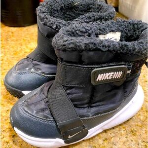 Nike Velcro Winter Boots